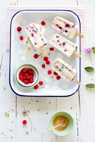 Polos de yogurt y frambuesa