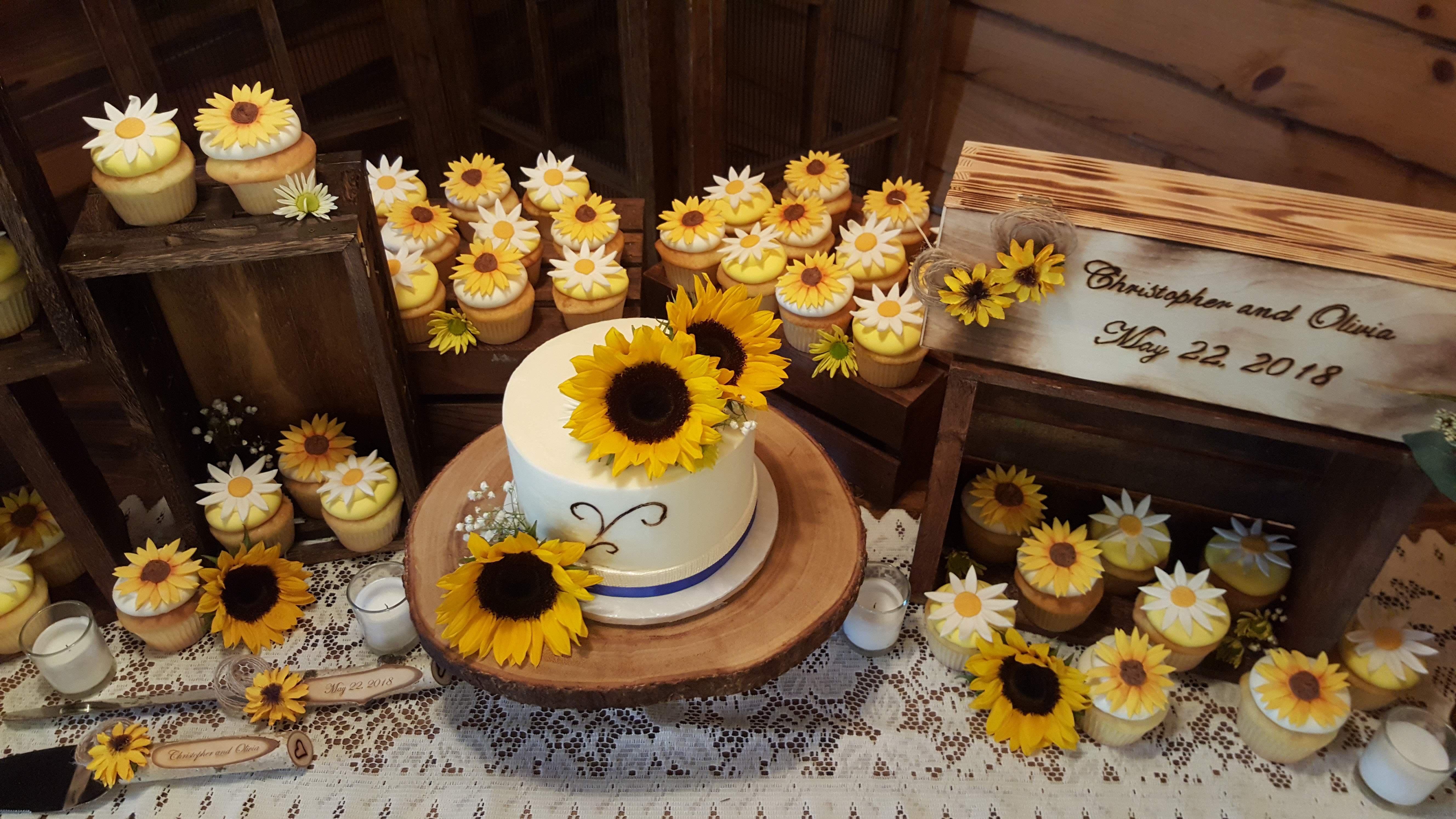 Wedding Cakes Petite Madelyn S Bake Shoppe Valrico