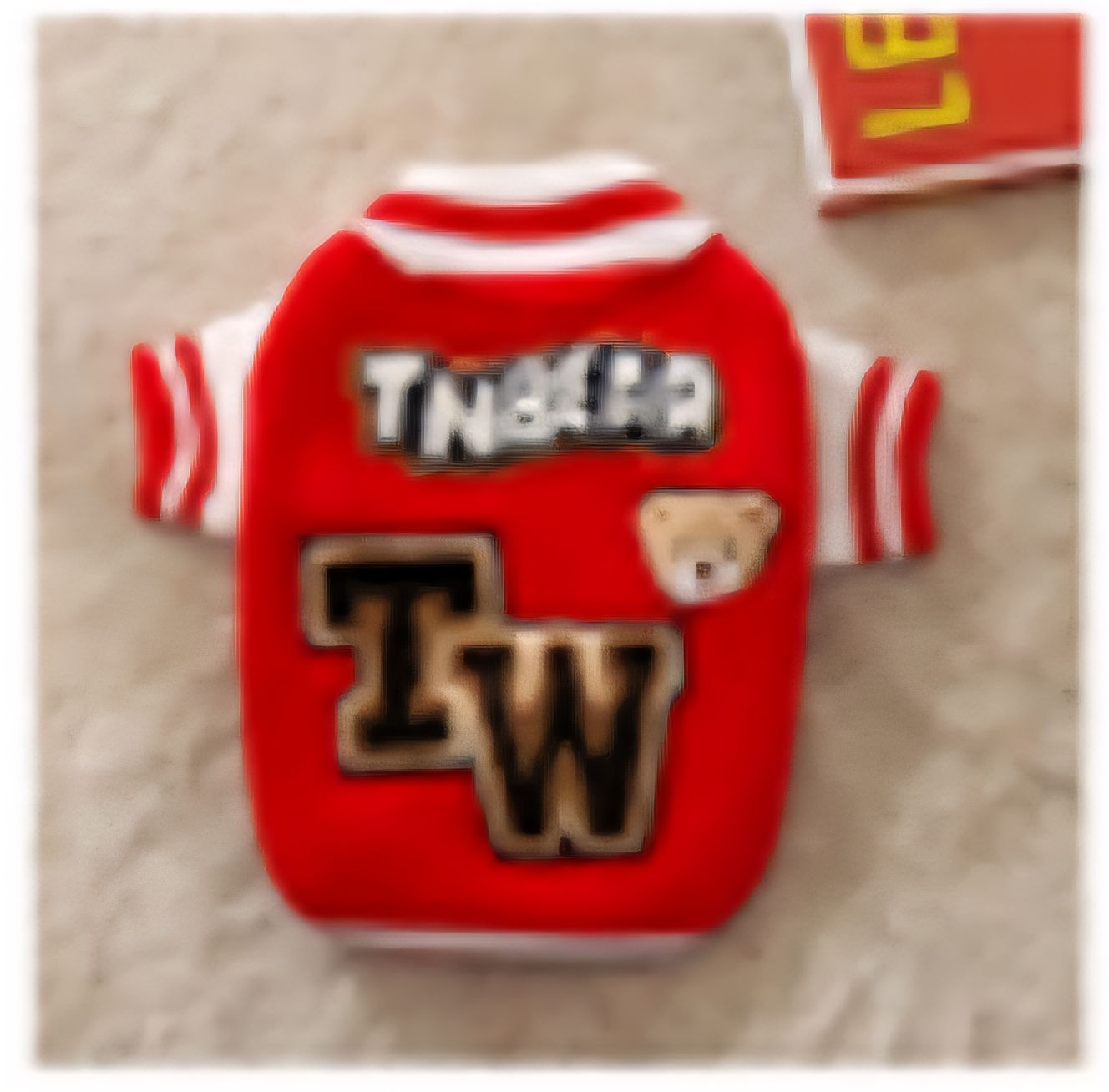 Dog baseball style letter sweater
Red 