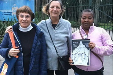 Irmã Regina, Gabriela e Cleone. As co-fundadoras e a voluntária da ONG Mulheres da Luz