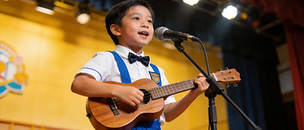 jimeng-2026-03-26-5760-香港小學生（約 6–10 歲） 穿校服（白恤衫 + 校呔 _ 藍色校服風格） 在....png