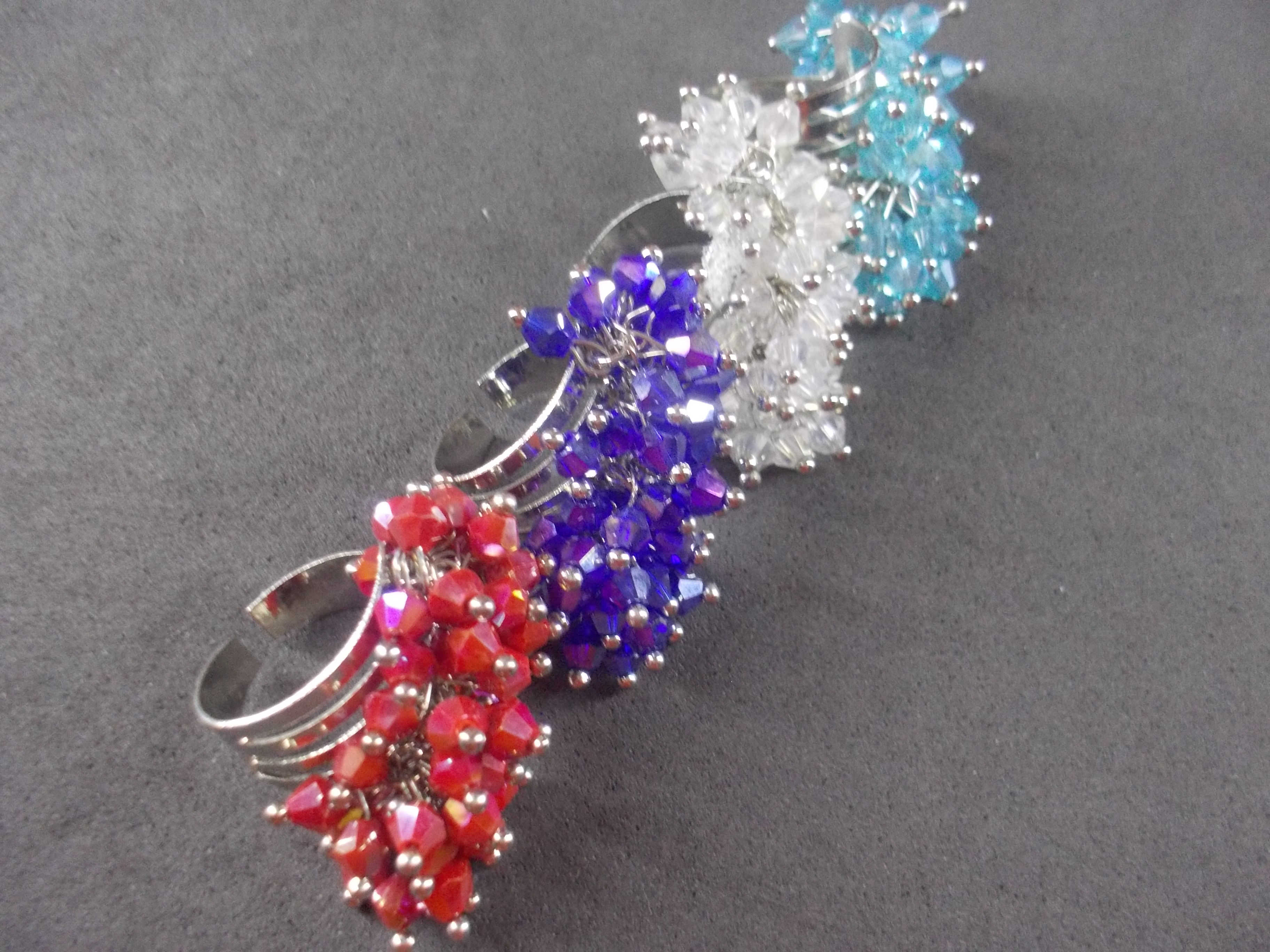 Anillo racimo de cristal