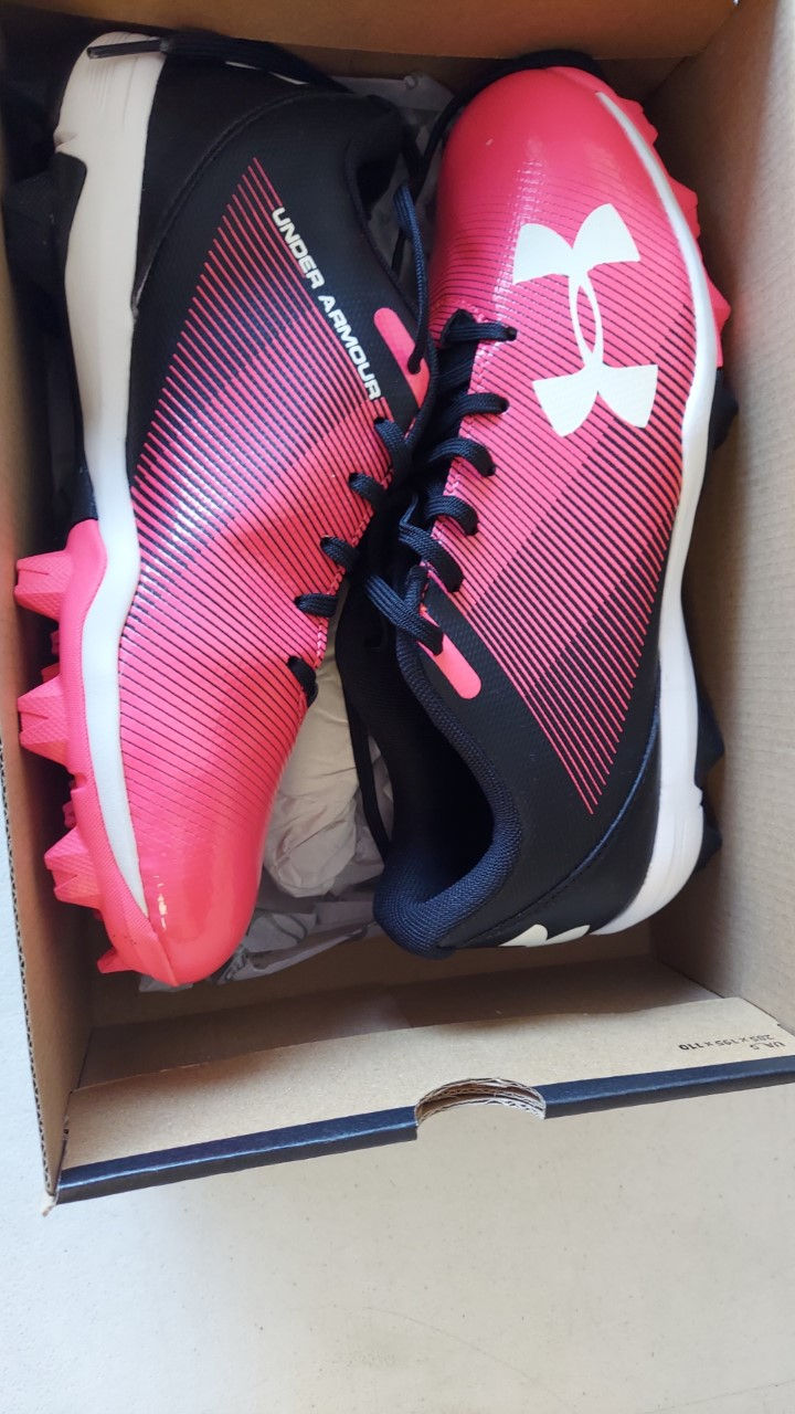 Under Armour Cleats   Ref 11A