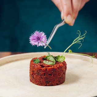 Signatur Tartar im vegetarischen oder Veganer Gourmet-Menü im Restaurant Zoe in Bern.