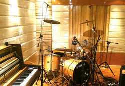 387586_318181974871140_135206985_n