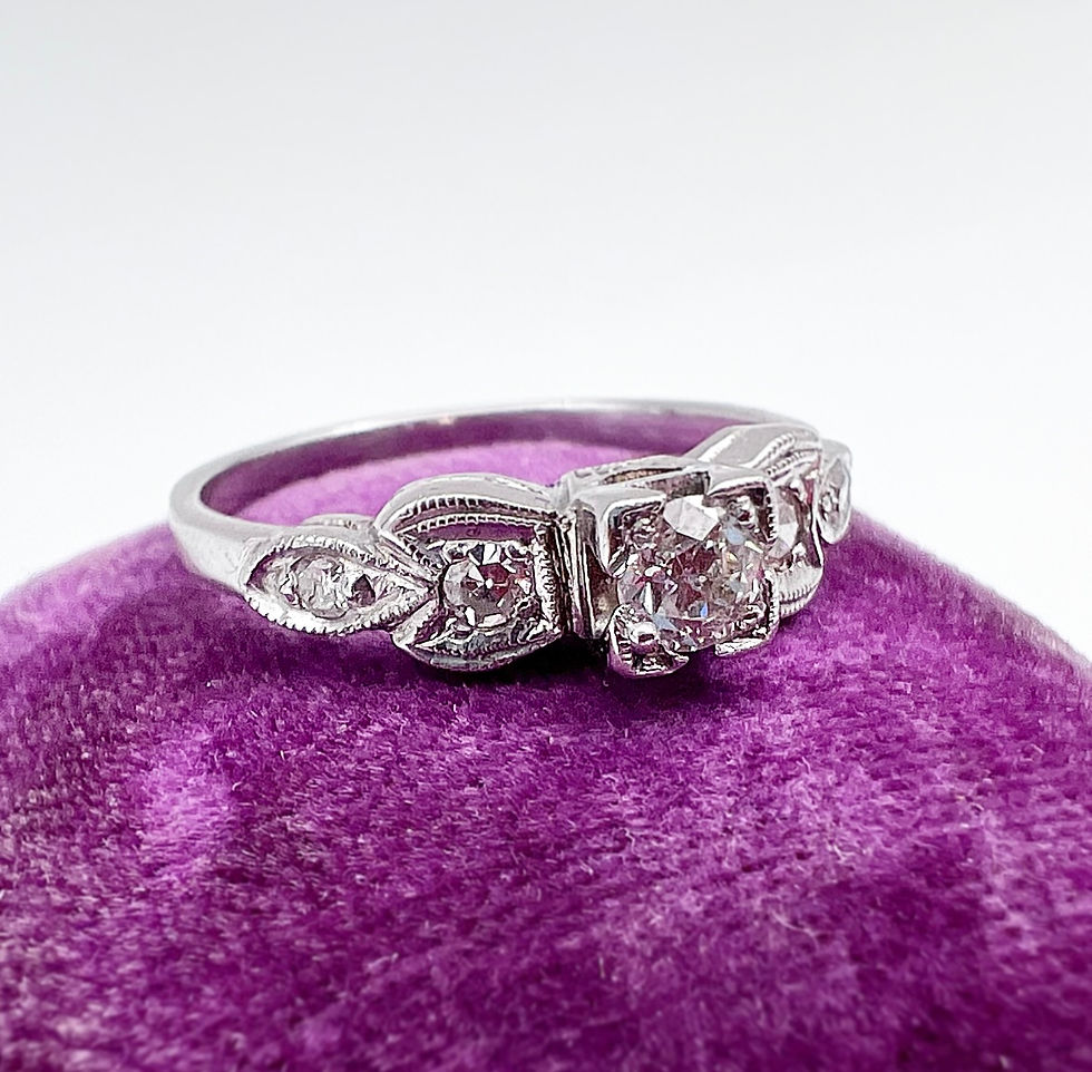 Thumbnail: Vintage Diamond Ring