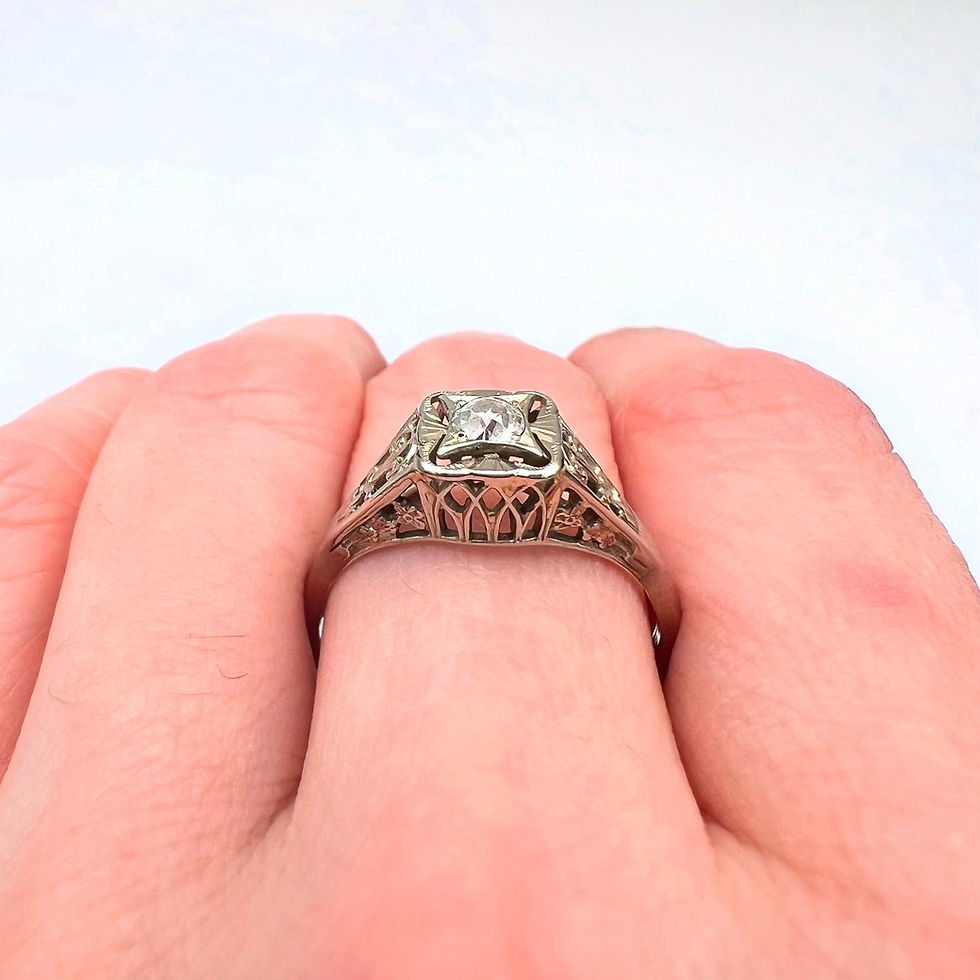 Thumbnail: Antique White Gold Filigree Diamond Ring 