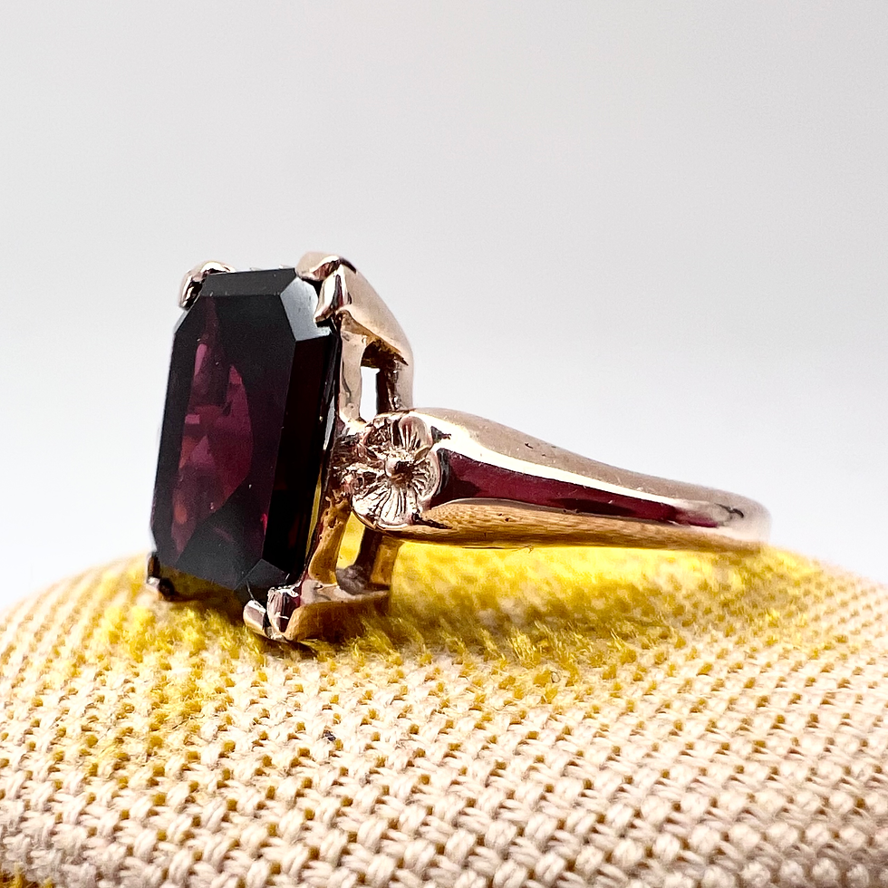 Thumbnail: Art Deco Yellow Gold Garnet Ring 