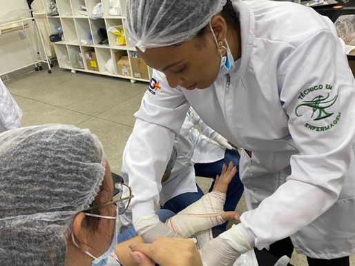 Alunos do Técnico em Enfermagem aprofundam conhecimentos em feridas e curativos em Itaberaí 🩺✨