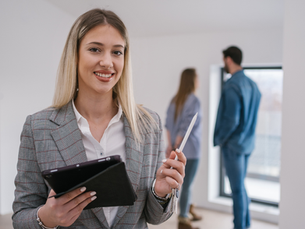 Do You Really Need a Real Estate License? What Beginners Need to Know Before Investing