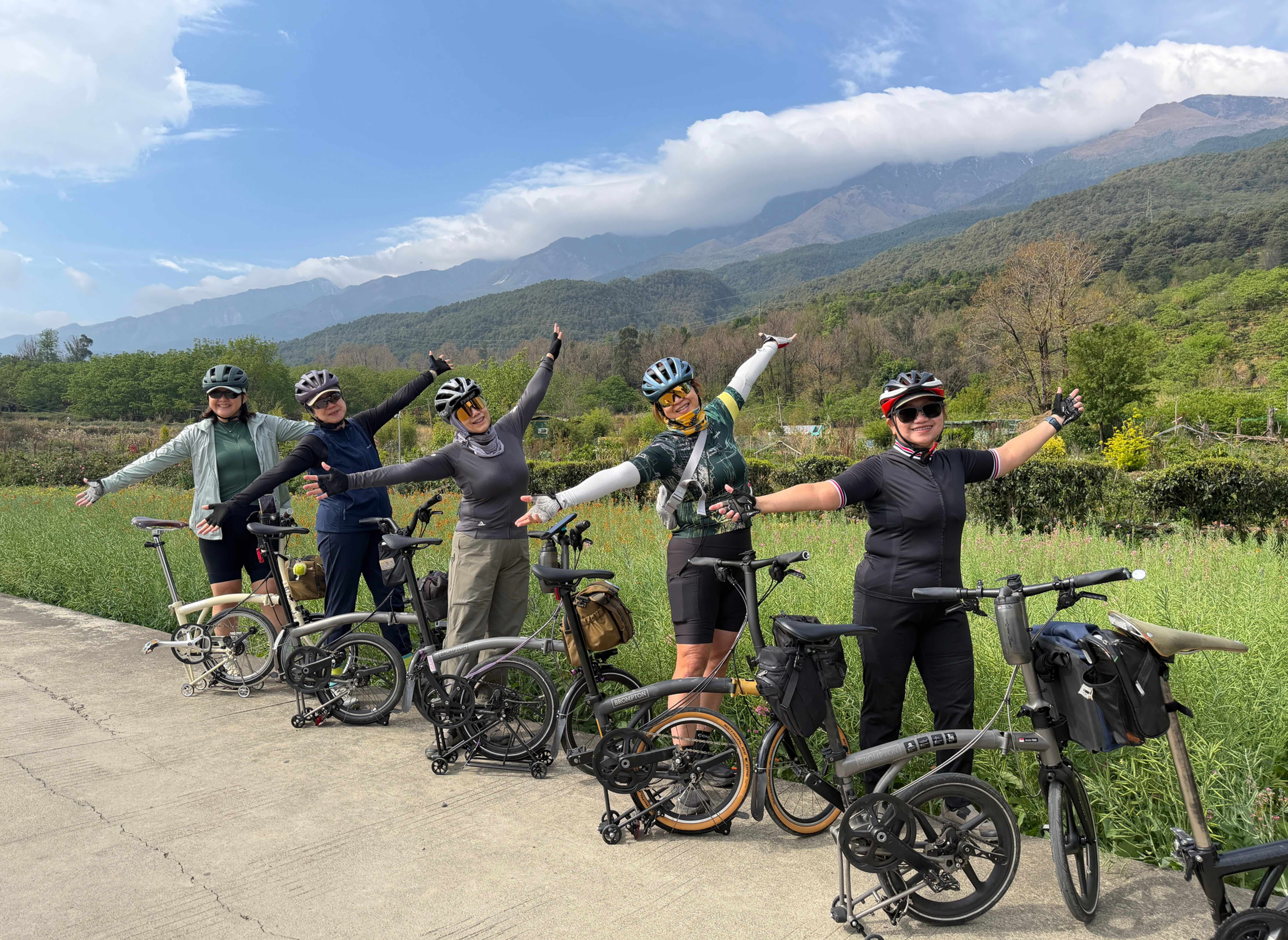 Tour Participants in Kun Ming posing with their bikes