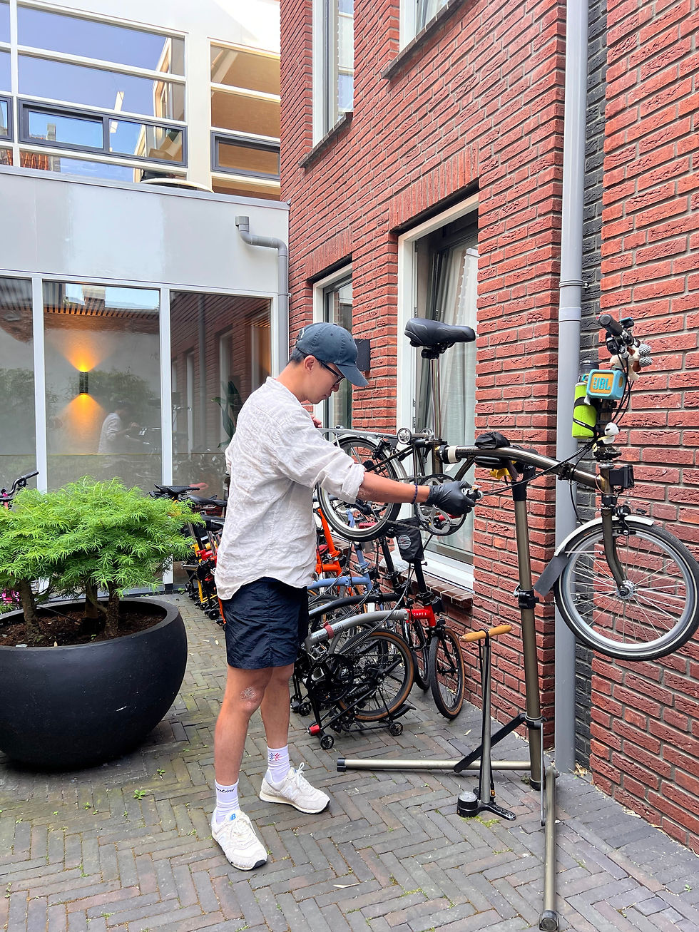 Brompton Experiences Liang servicing bike_2