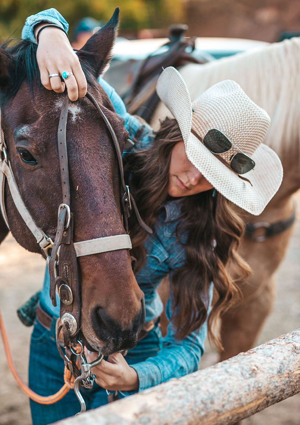 A horseback riding tour guide harnesses her horse for a Zion horseback riding tour