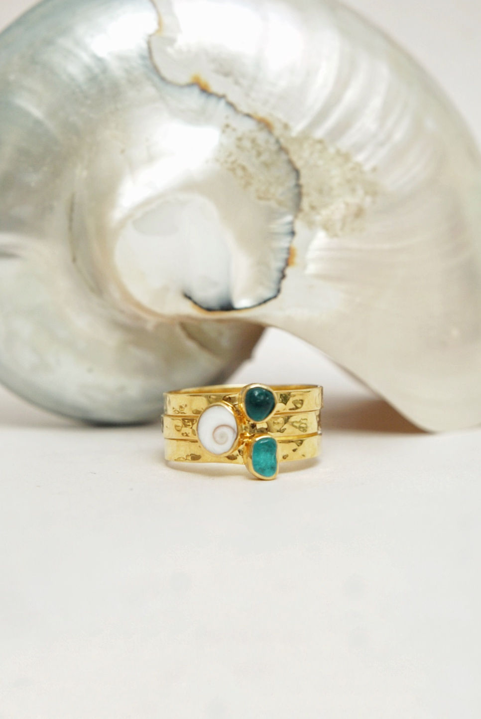 Thumbnail: Hilo - Size Q 1/2