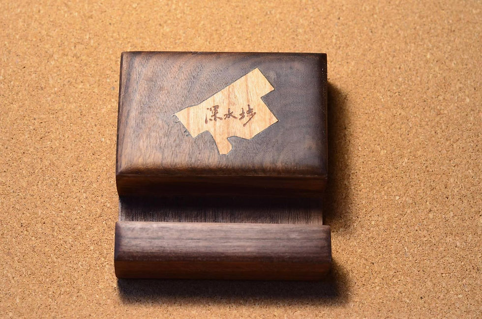 縮圖：北美黑胡桃木、楓木拼木 地區形狀 手機座