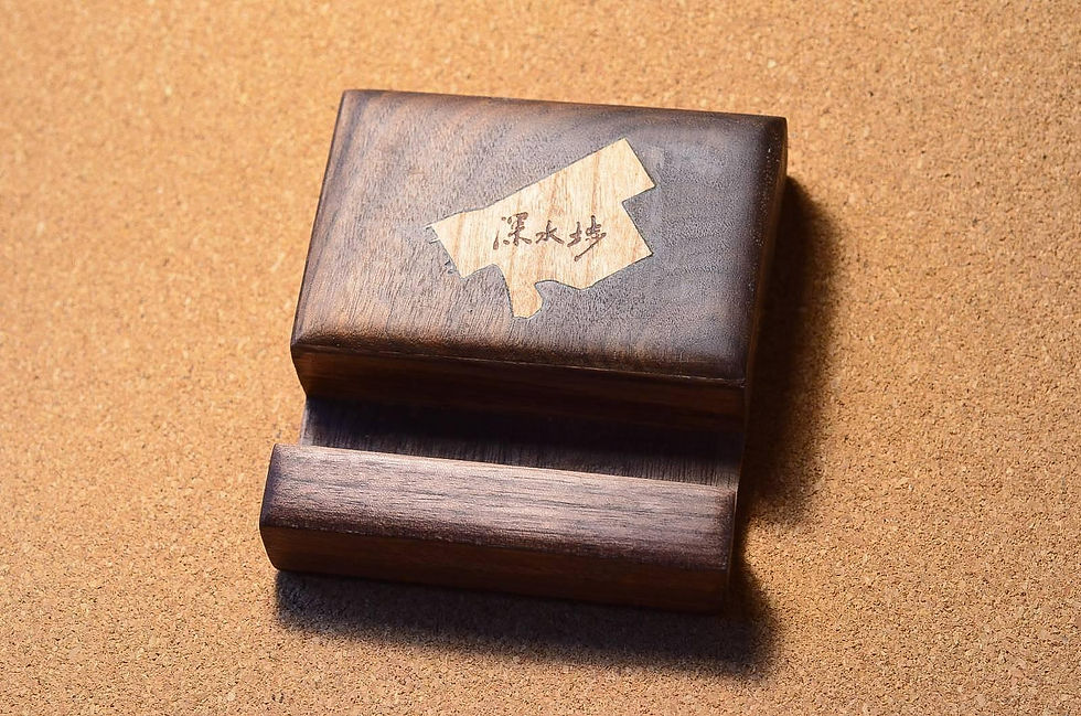 縮圖：北美黑胡桃木、楓木拼木 地區形狀 手機座