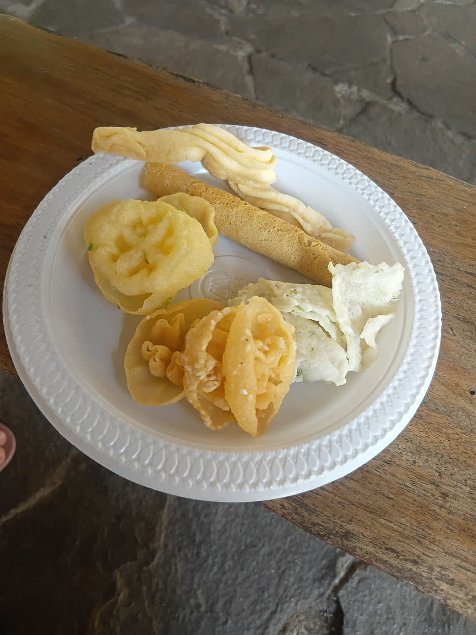 In addition to Rasi, the community produces various value-added products such as egg rolls, traditional snacks including saroja, cireng, and rengginang. (Source: Author)