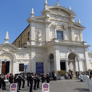 La statua pellegrina della Madonna di Fatima a Polpenaze dal Garda (BS)