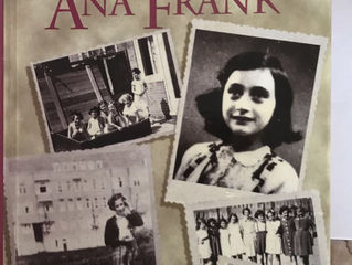 María Flores lee el Libro" Mi amiga Ana Frank" a los niños de la escuela Distribuidora Nis