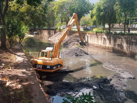 Prefeitura do Rio realiza limpeza do Canal do Anil