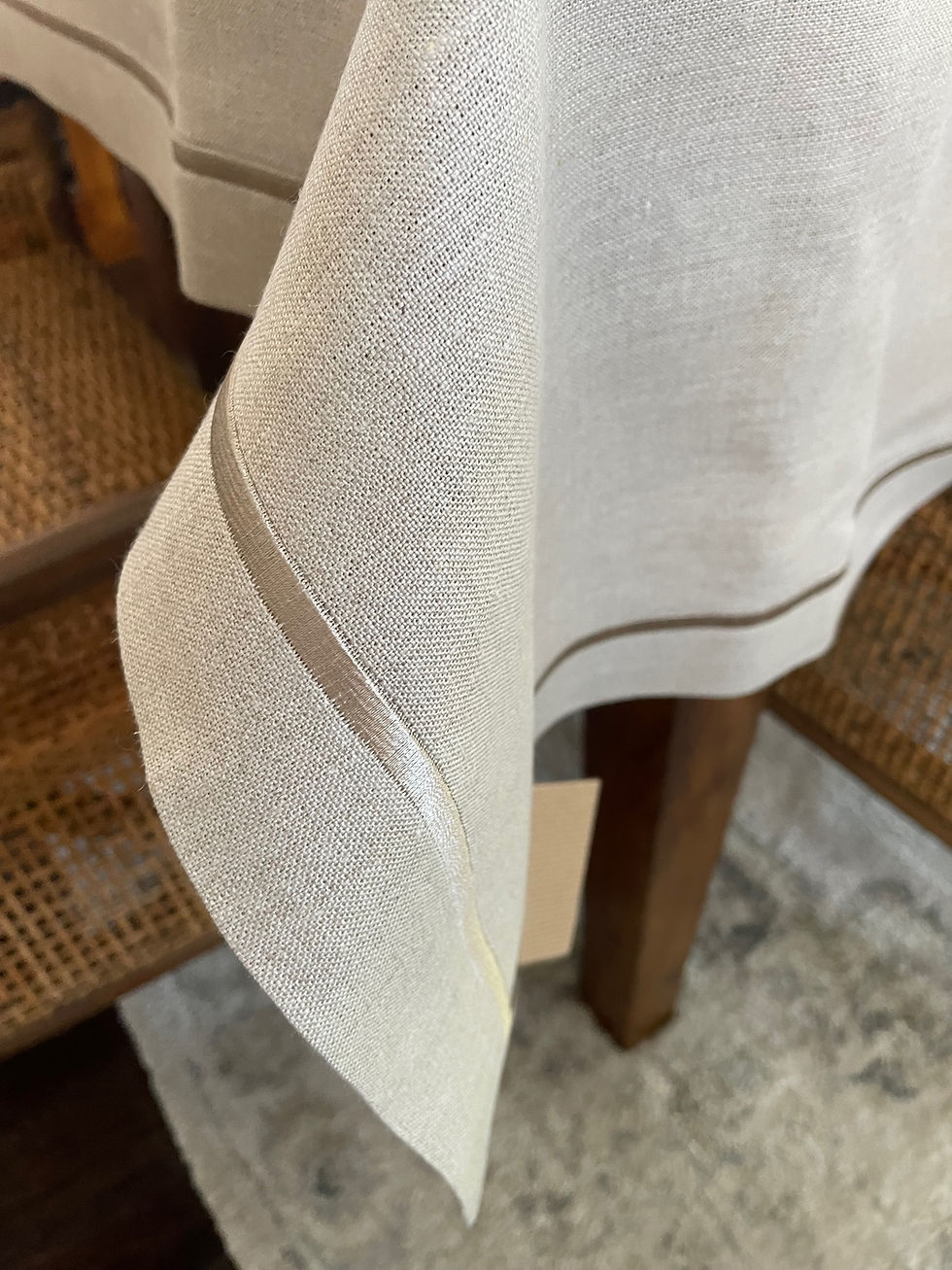 Classic & Elegant Linen Tablecloths