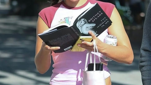 Addison Rae reading while walking