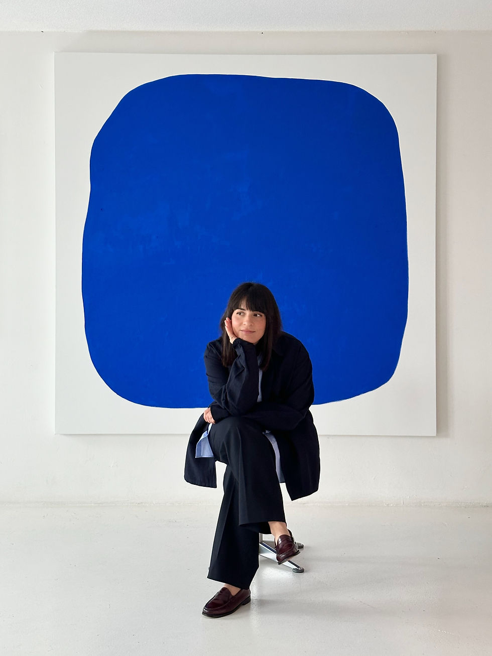 Enrica Masi sitting infront of painting
