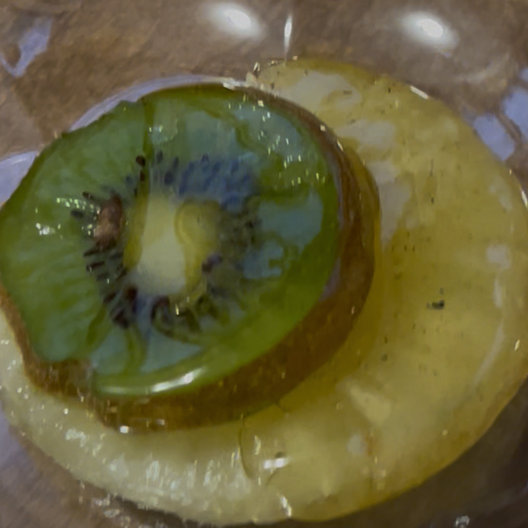 Candied Pineapple Rings with Kiwi or Strawberry (4)