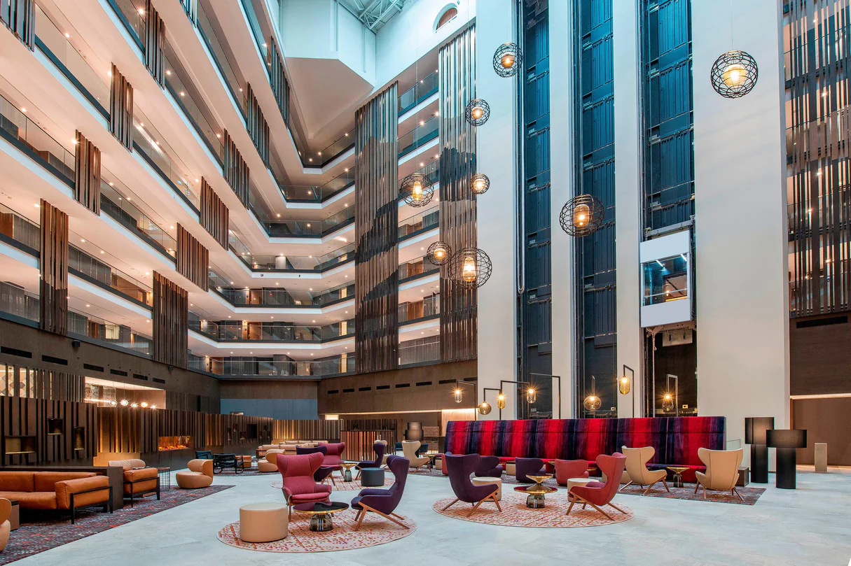 tbssi-hotel-lobby-4364-hor-clsc.webp