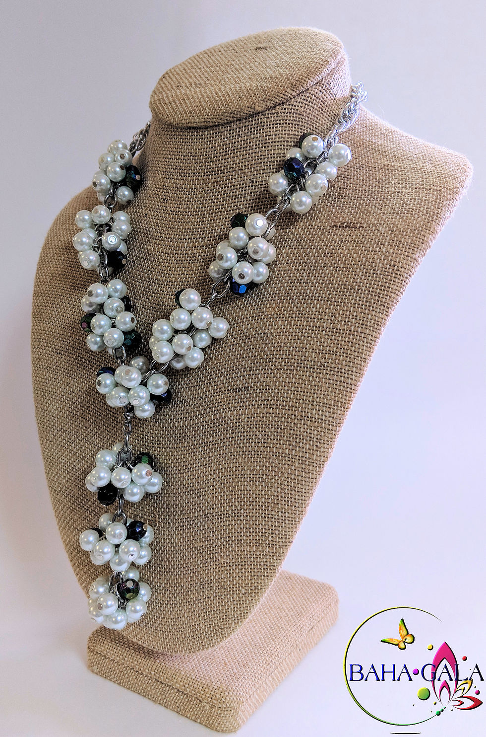 Thumbnail: Beautiful Glass Pearls & Crystals Necklace Set.