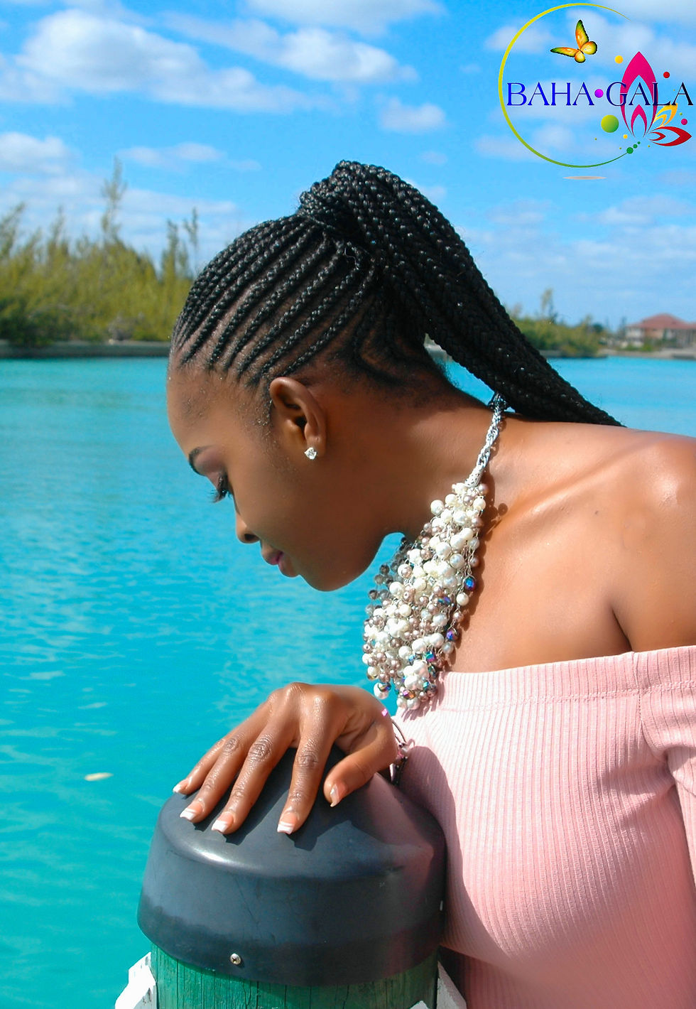 Thumbnail: Cappuccino & White Glass Shells Necklace Set.