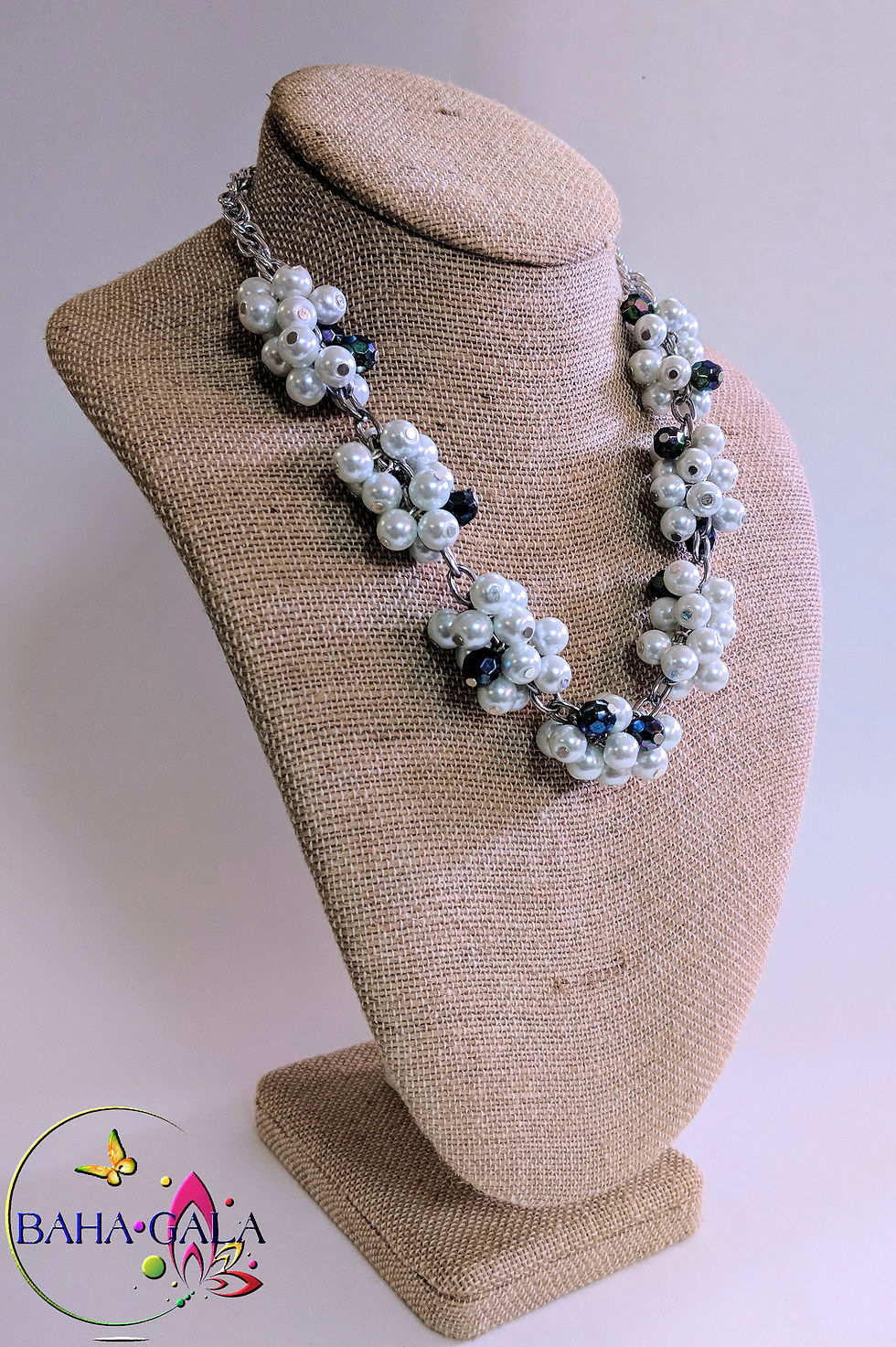 Thumbnail: Beautiful Glass Pearls & Crystals Necklace Set.