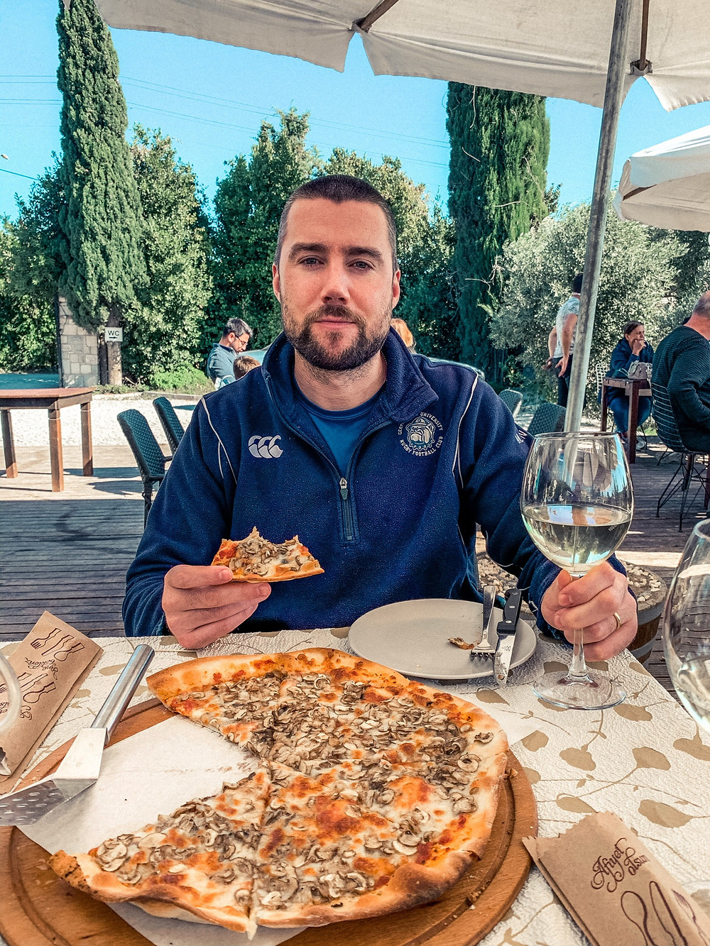 Urlice's delicious brick oven pizza - and some wine with "hints of banana"