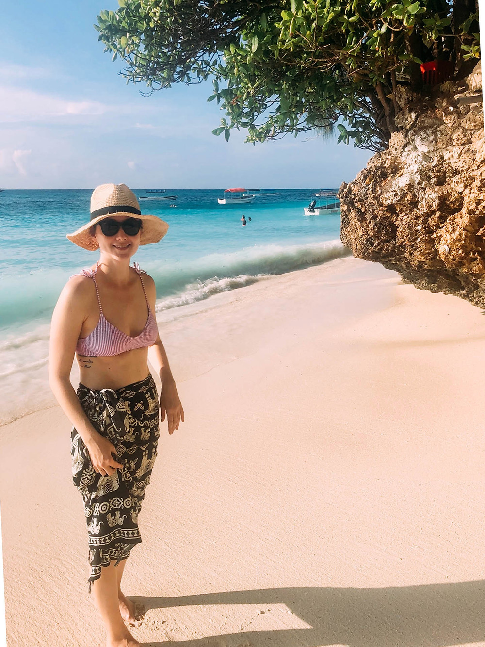 Oh wait, is that a Russian influencer? (notice the sharp coral walls...)