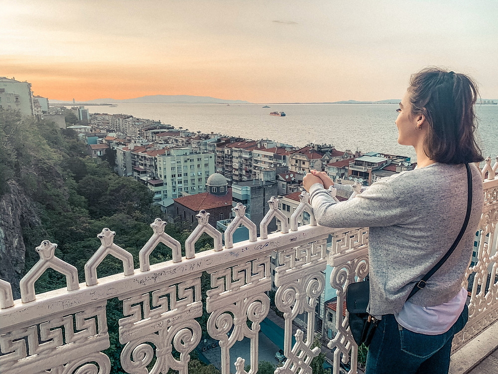 On top the Izmir Asansor's upper platform