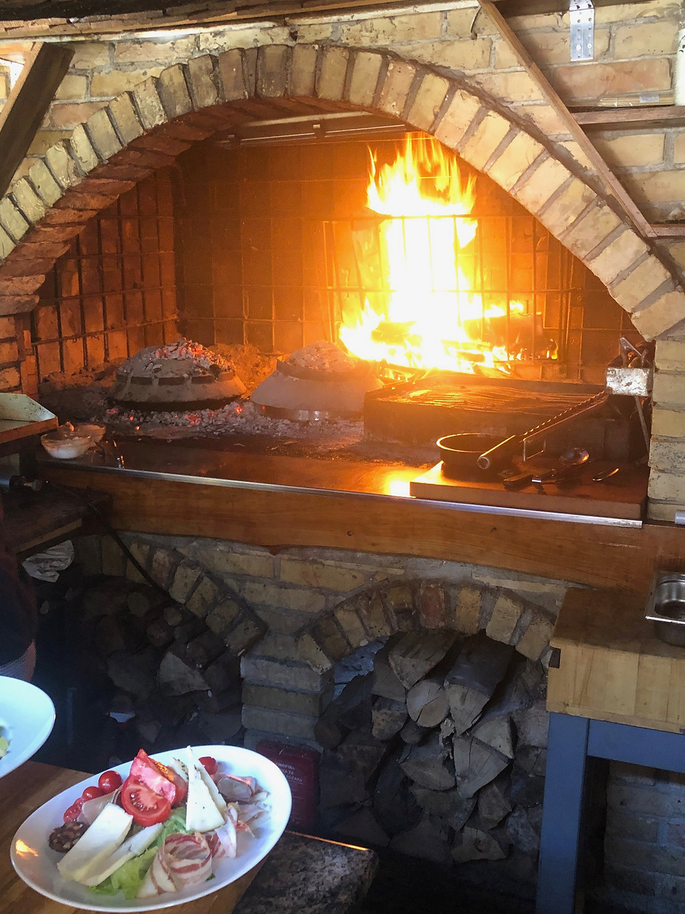 Lamb peka cooking "under the bell"