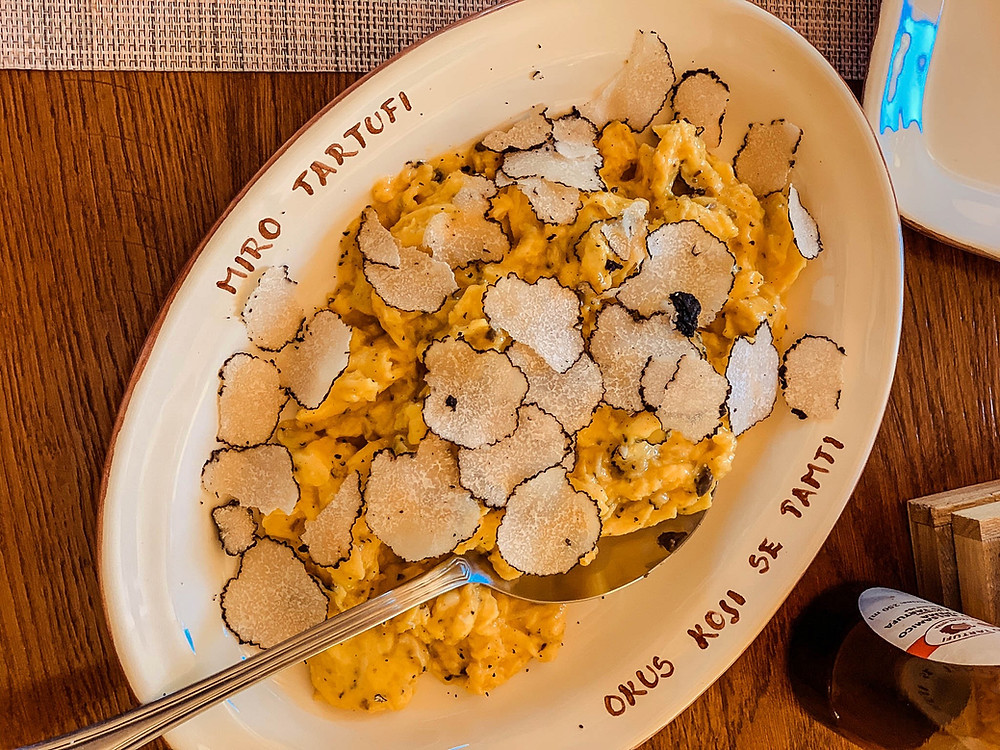 Truffle scramble eggs - delicious