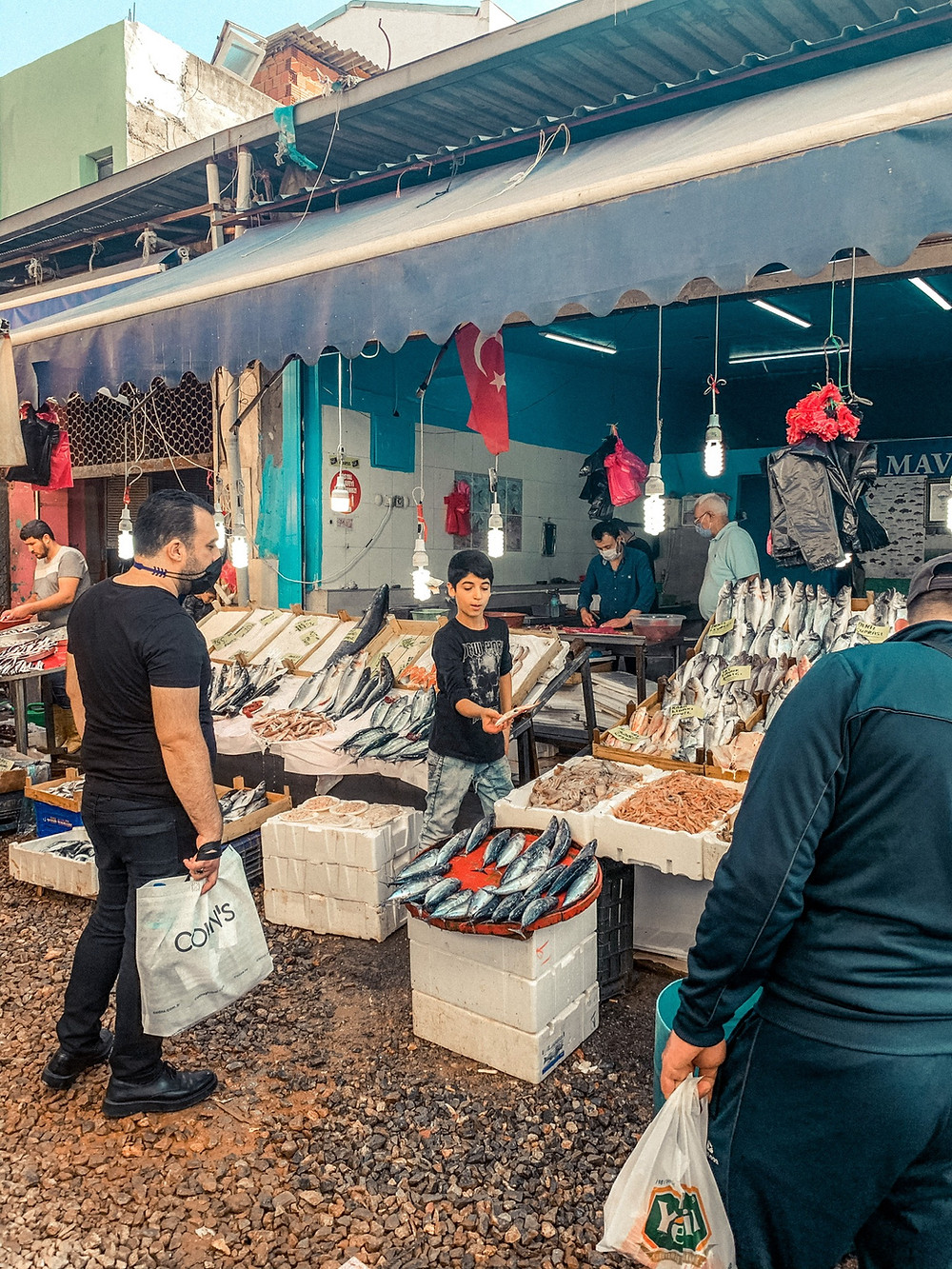 An Izmir fishmonger