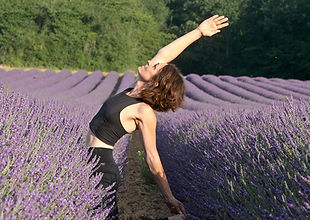 Yoga_etmoi_posture_chameau_edited.jpg