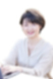 PRコーディネーター・阿川真由さんのポートレート写真。放送局の制作経験を持ち、実践的な広報支援を行う講師