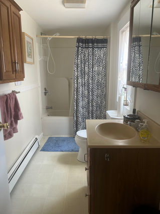 full bathroom - 1st floor