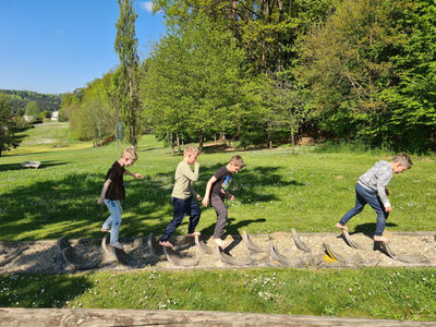 Fußparcours und Barfußzeit