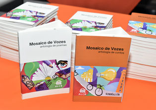 Lotamos o Teatro do CEI, em Campo Bom, para o lançamento das Antologias Mosaico de Vozes