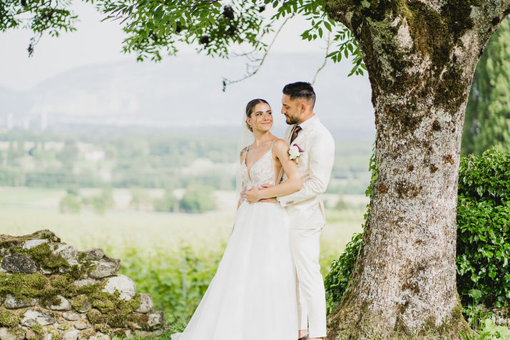 Séance photo de mariage avec vue sur les vignes