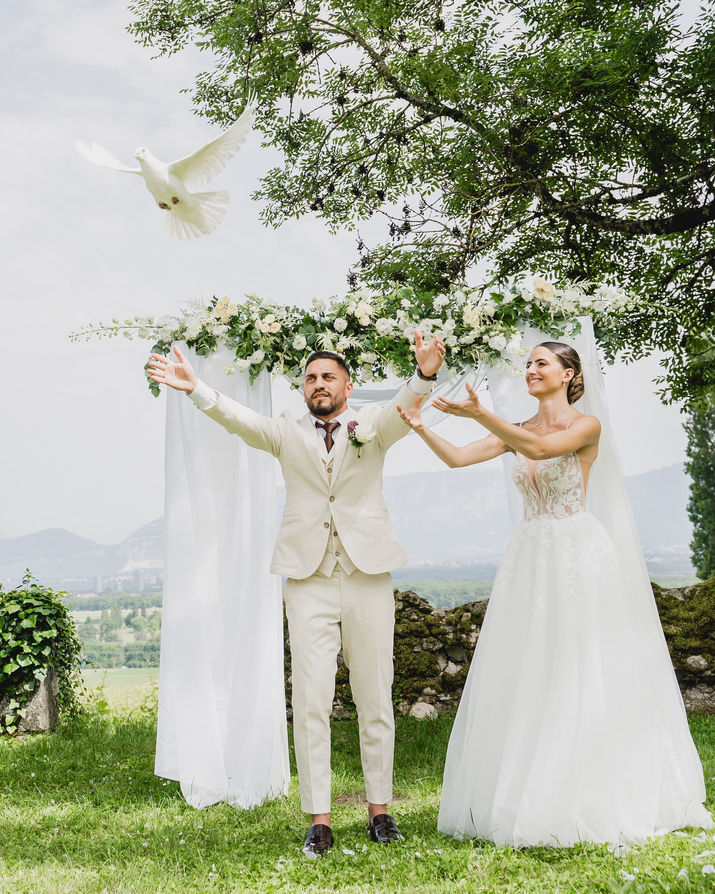 Cérémonie de mariage en extérieur au Domaine de Choully
