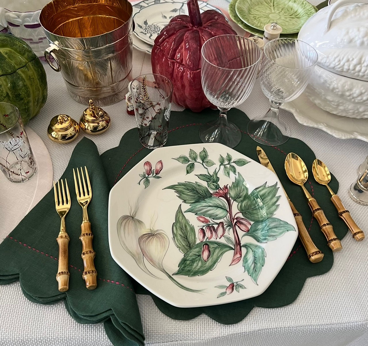 English Botanicals Plate with Green Napkin and Placemat