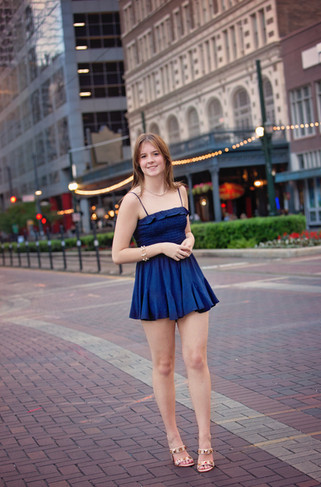 DT5A1553 outdoor VDM chest vin sun.jpg