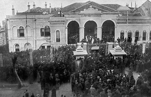 The crowd that gathered in front of Ottoman government buildings ahead of the coup