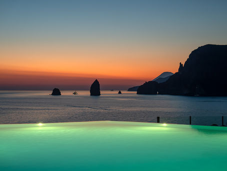 Welcome to Maverick Cafè. Born 2b Unconventional.