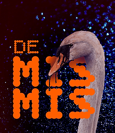 De Mismis - staand met tekst.png